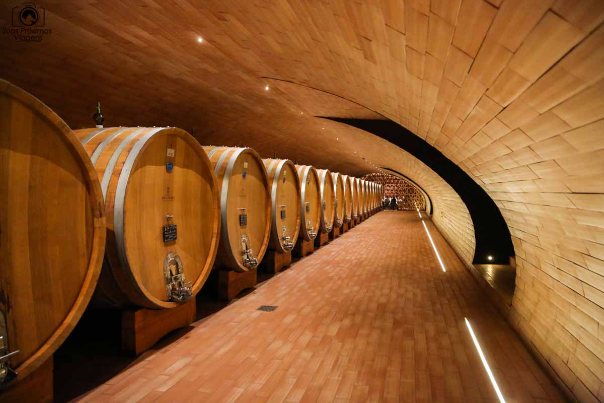 Área de para envelhecimento do vinho Antinori - Vinícolas da Toscana Área para envelhecimento do vinho Antinori - Vinícolas da Toscana Italia
