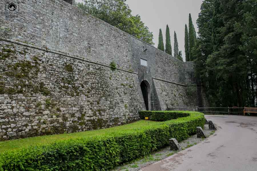 Entrada do Castelo de Ricassoli, umas das Vinícolas da Toscana Itália Entrada do Castelo de Ricassoli, umas das Vinícolas da Toscana Italia