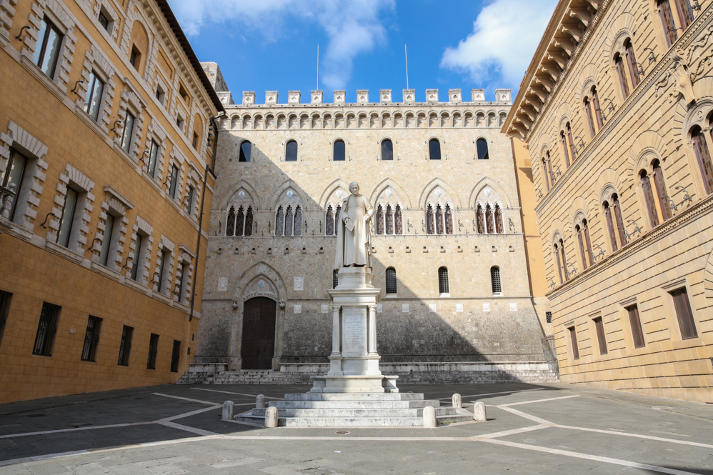 Estátua a Sallusto Bandini em Siena - Região da Toscana Estátua a Sallusto Bandini em Siena - Região da Toscana