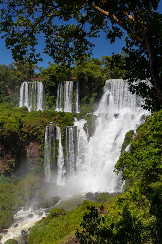 Vista das cataratas pelo lado argentino em Puerto Iguazú