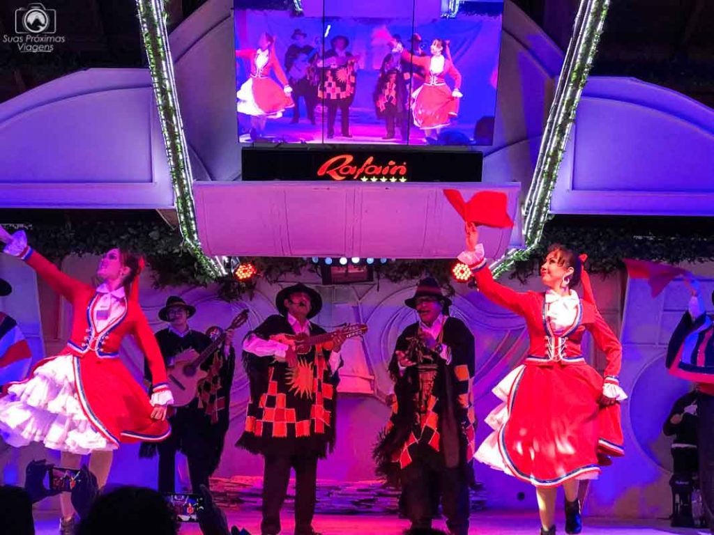 Foto de danças típicas do Restaurante Rafain em Foz do Iguaçu