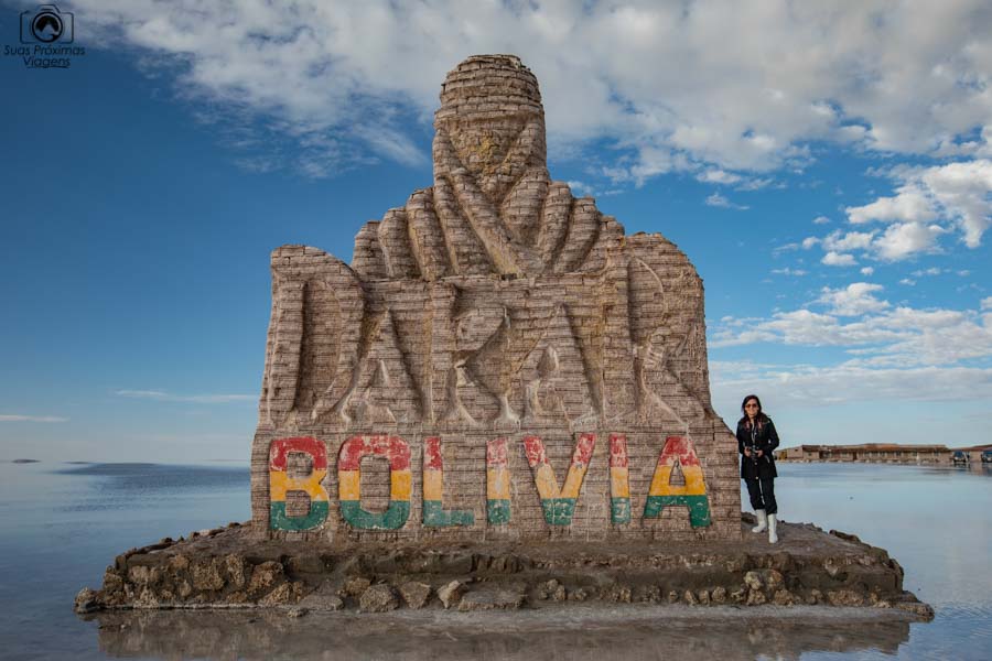 Imagem da Escultura do Rally Dakar no Salar do Uyuni