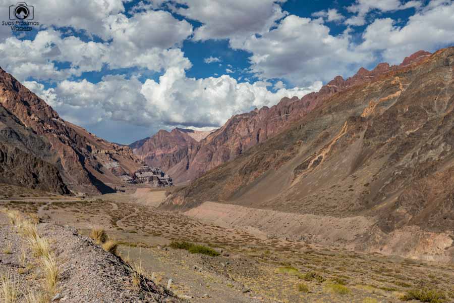 Foto da estrada entre Mendoza e Santiago