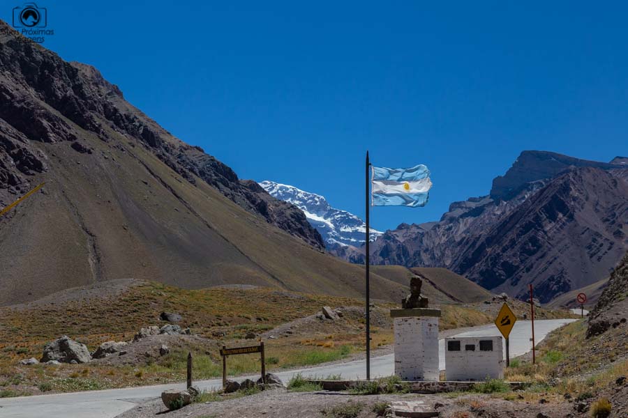 Vista do Aconcágua ao Fundo no caminho para Mendoza