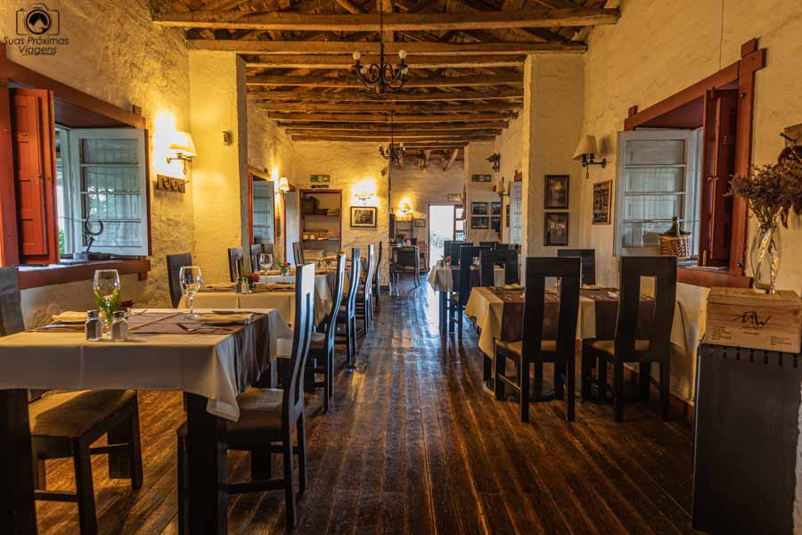imagem da área interna do restaurante casa colchagua