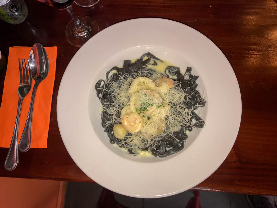 imagem do espagueti a su tinta na trattoria da Pietro