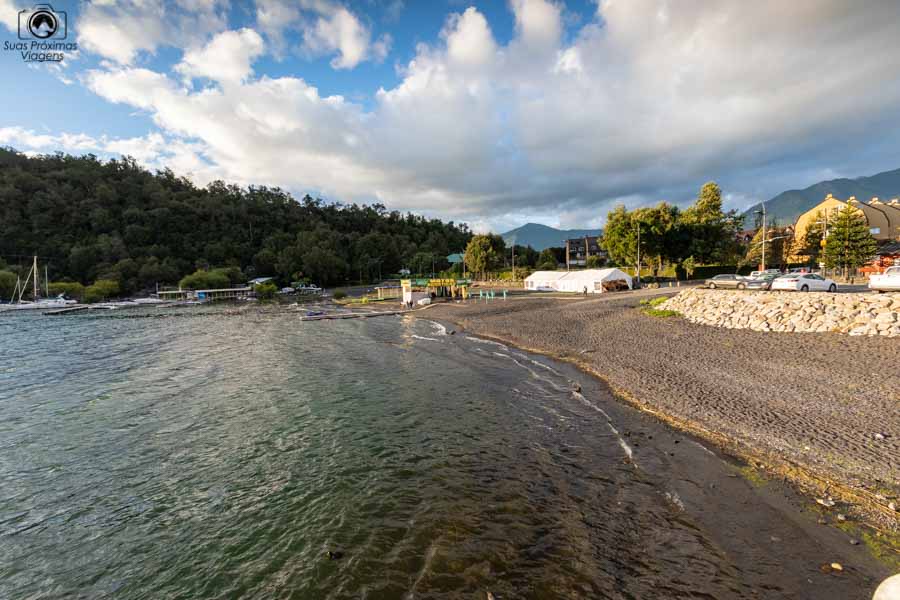 Imagem da margem do lago em La Posa