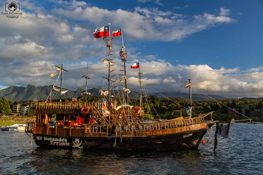 Imagem do barco de passeio turístico em La Posa em Pucón