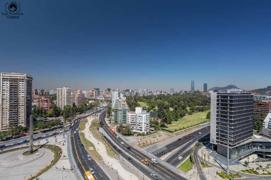 Imagem da vista desde o quarto no Cumbres Vitacura em onde ficar em Santiago