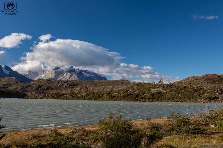 Imagem do Lago Grey desde a varanda do hotel