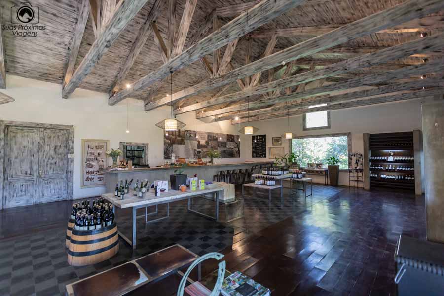 imagem da loja do interior da vinícola Casa Silva