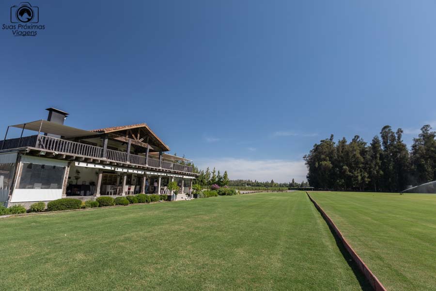 Vista do restaurante da casa silva de frente ao campo de polo