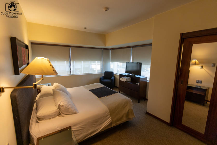 imagem da suite superior do almacruz hotel