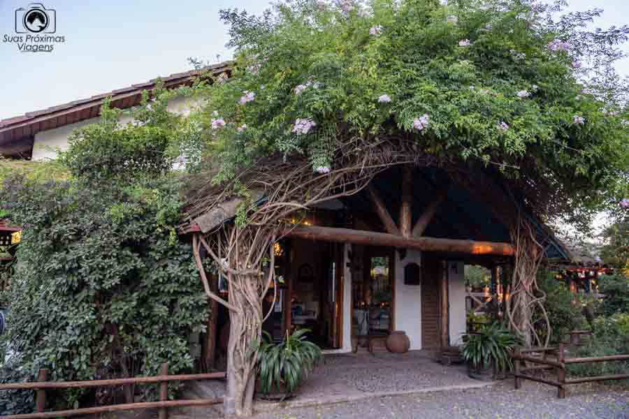 imagem da entrada hotel casa de campo